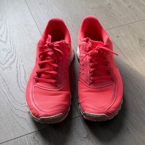 Nike Women's Coral Athletic Shoes